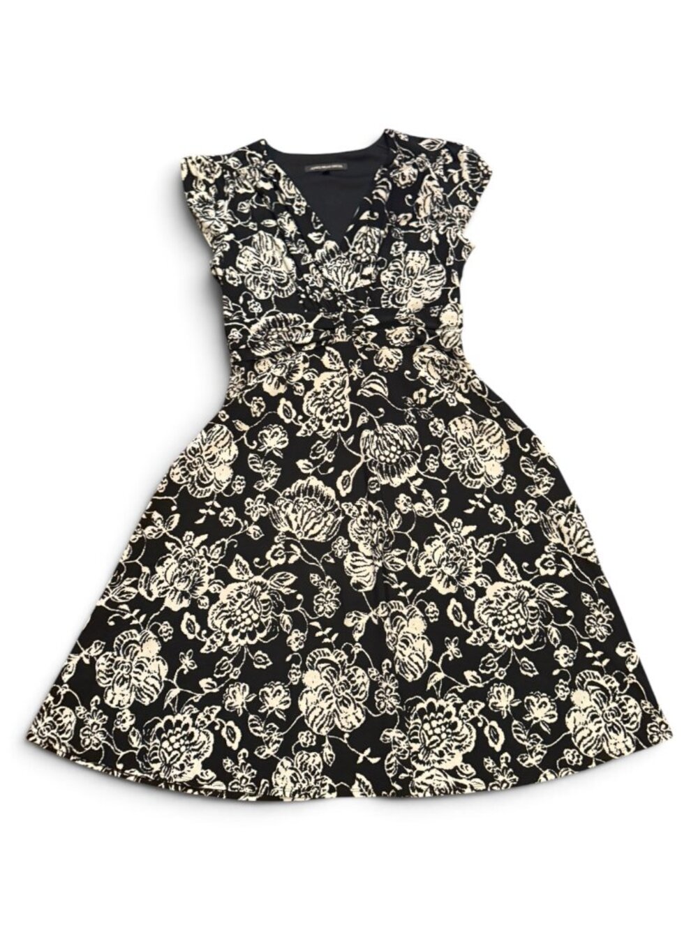Jones Wear Dress Size 14 Black Ivory Floral Fit & Flare Ruched V Neck
